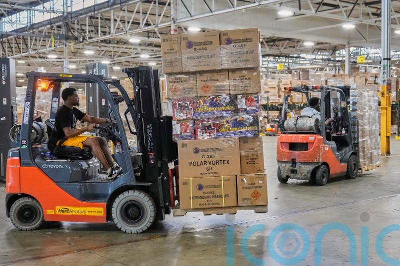 Trump threatens 25% tax on goods imported from Japan and South Korea