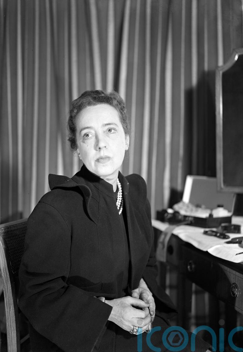 V&A announces first UK exhibition devoted to haute couture house Schiaparelli