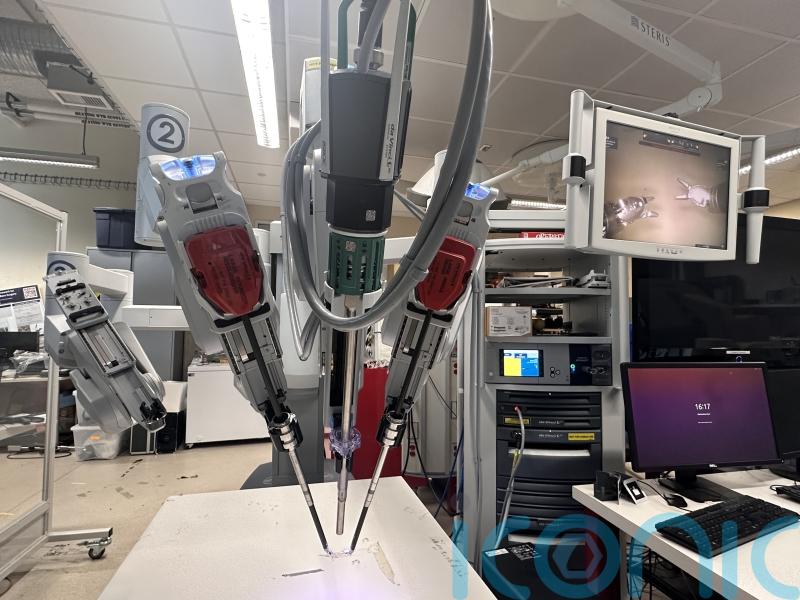 Robot performs realistic surgery ‘with 100% accuracy’