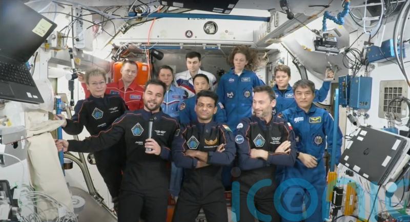 Private spaceflight ends with Pacific splashdown for astronauts