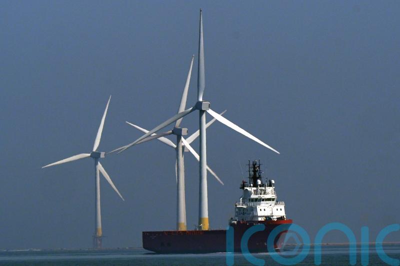 Offshore wind farms to be allowed to apply for contracts before planning consent