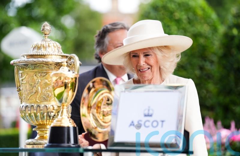 Queen presents winner’s trophy at Ascot after King George race