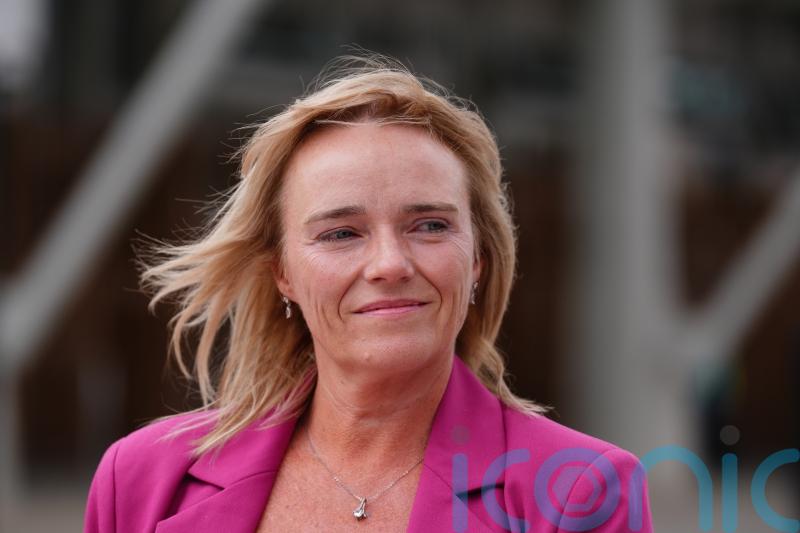 Nurse names 13 colleagues she says agreed with her in changing room dispute