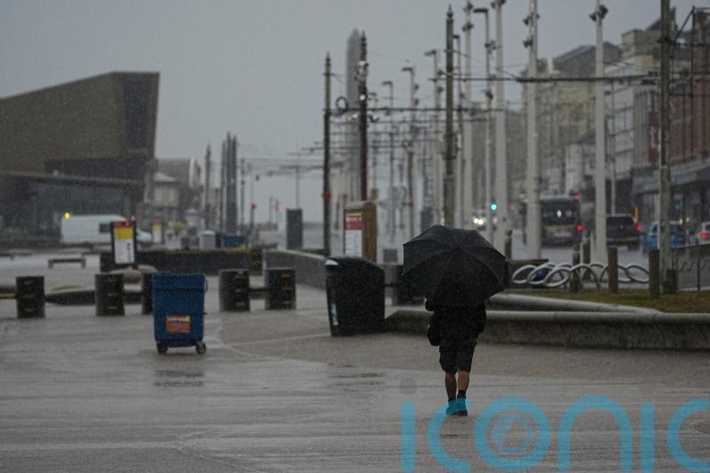 Weather warnings come into force with severe travel disruption expected