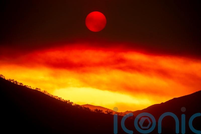 California wildfire threatens some 800 structures and injures three people