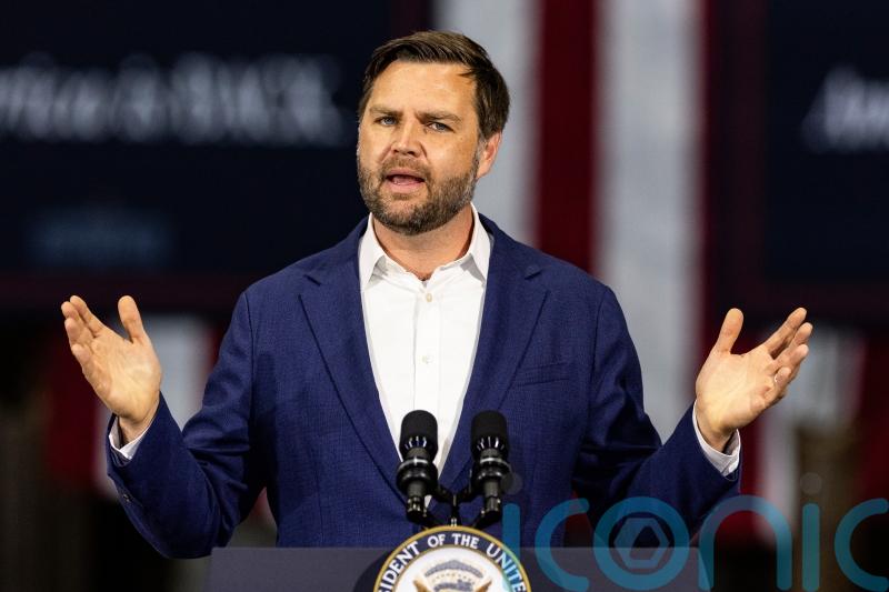 US vice president JD Vance to stay with David Lammy as he holidays in Britain