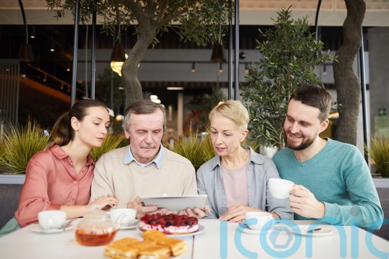 27 &lsquo;is typical age parents expect children to reach financial independence&rsquo;