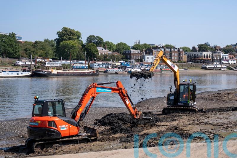 Footage shows diggers removing ‘disgusting’ island of wet wipes from Thames