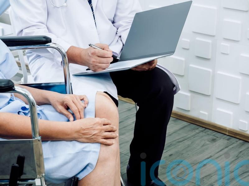 Review launched over reports of delayed response to faulty knee replacement part
