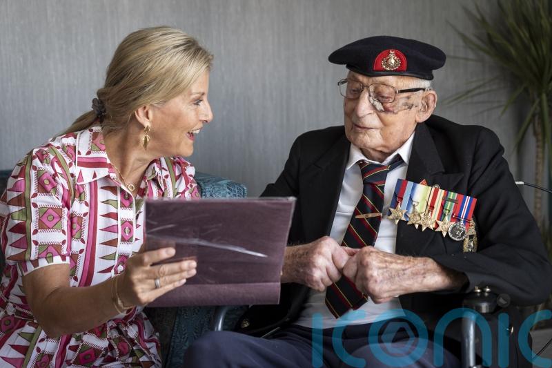 105-year-old taken as PoW after torpedo attack tells Sophie of VJ Day liberation