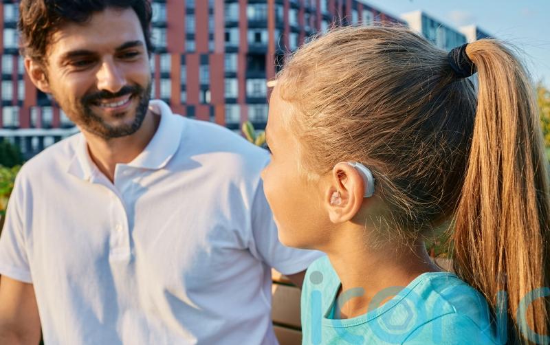 AI-powered ‘hearing glasses’ could help filter out background noise in real time