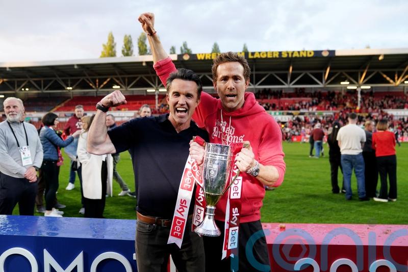 Ryan Reynolds and Rob McElhenney praised after Wrexham sign Nathan Broadhead