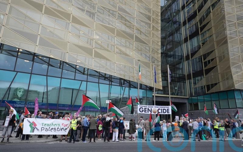 Protest calls on Central Bank not to renew Israel bonds