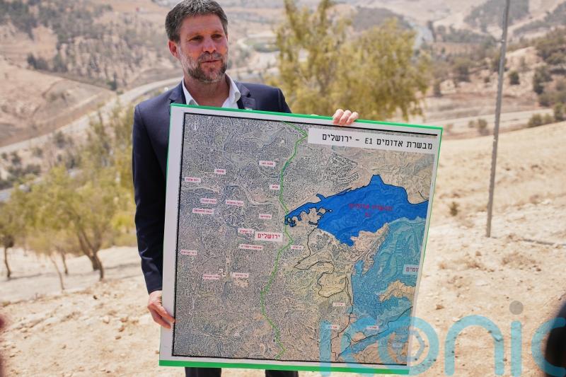 Israel approves settlement project that could divide West Bank