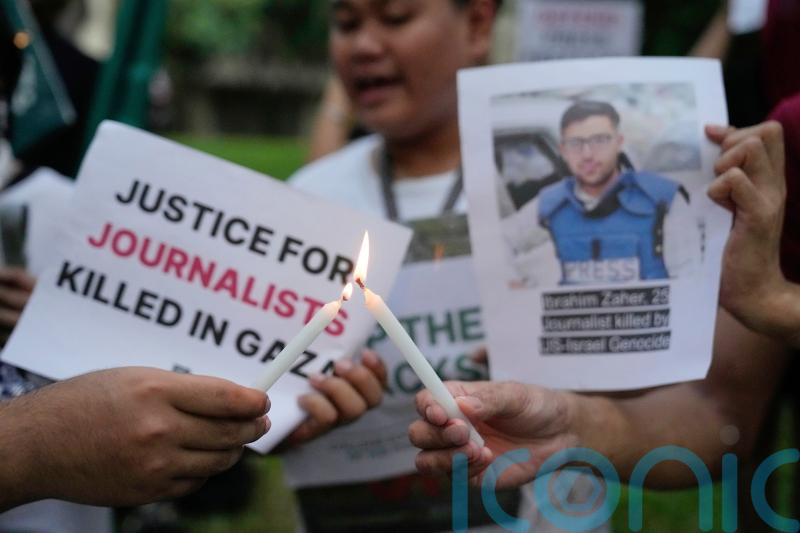 UK joins calls for Israel to allow foreign journalists into Gaza