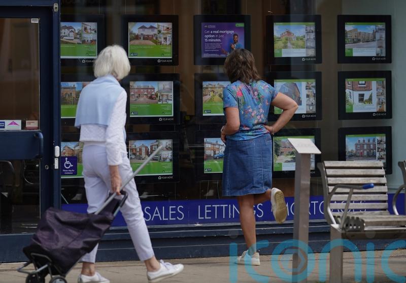 More homes for sale in UK slowing pace of price growth &ndash; Zoopla