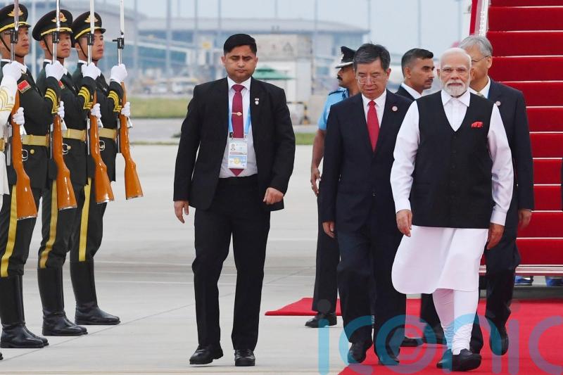 Chinese and Indian leaders meet in formal thaw in relations