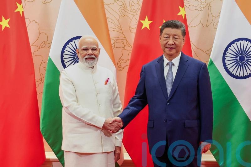 Chinese and Indian leaders meet for talks and vow to resolve border differences