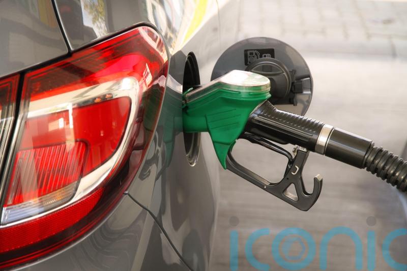 UK motorists plan to keep their petrol and diesel cars for next nine years on average – research