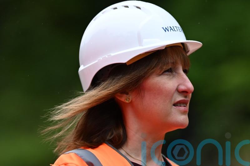 Reeves&rsquo; authority not dented by reshuffle, No 10 says in bid to calm markets