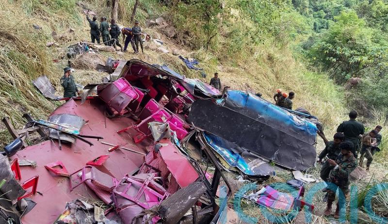 Sri Lanka bus crash leaves 15 dead