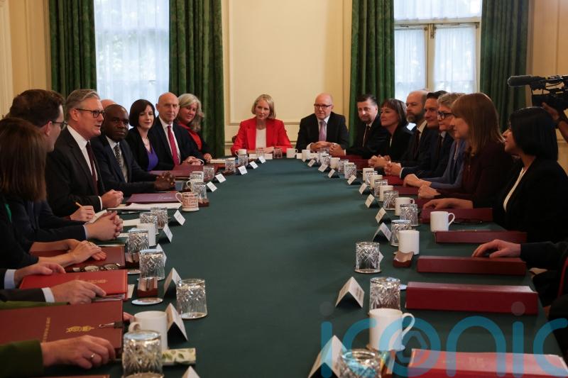 Starmer hits out at Reform’s ‘politics of grievance’ as his new Cabinet meets