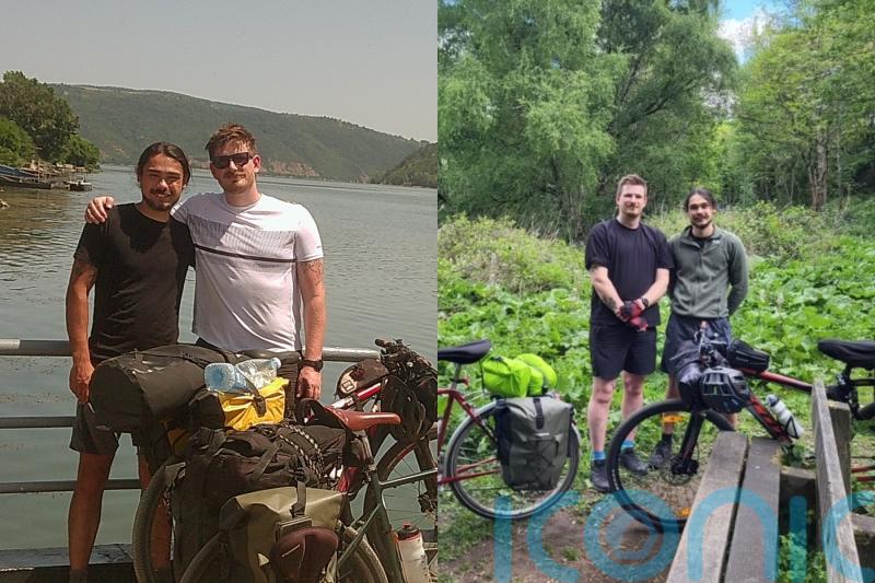 Stockport man who felt ‘helpless’ after losing dad to a brain tumour cycles from home to Singapore with best friend