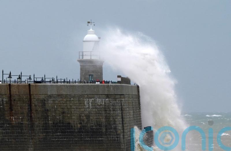 Thunderstorms and strong winds forecast over weekend