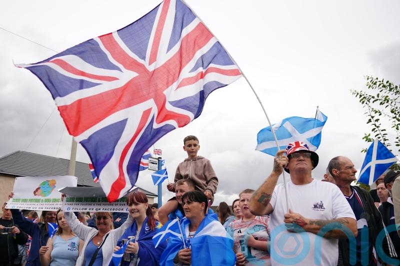 Anti-immigration group and counter-protesters in Falkirk standoff