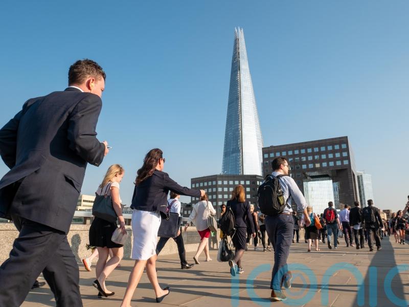 Wage growth falls to lowest since 2022 as jobs market continues to falter