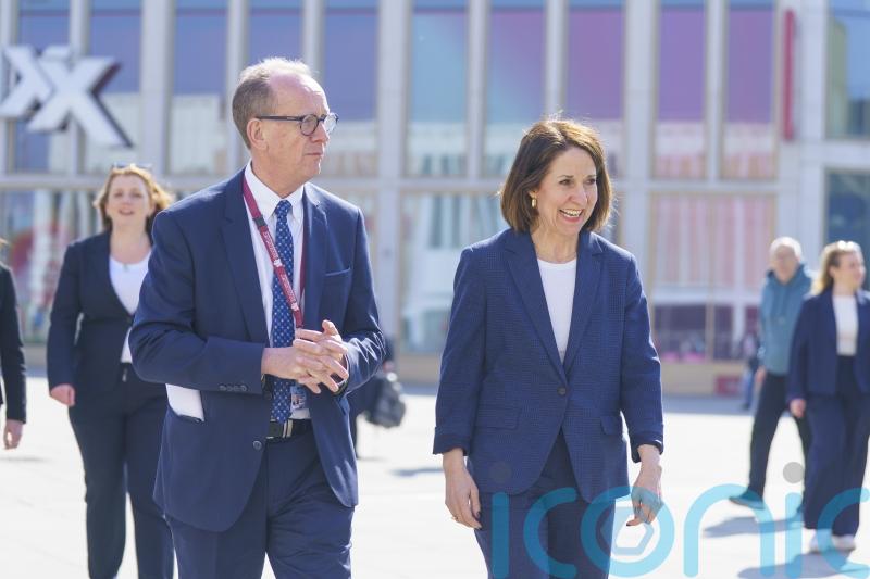 Labour local government leader backs Starmer ‘without emerging alternative’