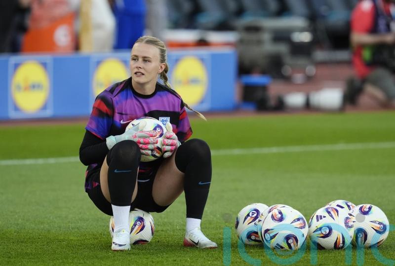 Hannah Hampton is best goalkeeper in world says Chelsea boss Sonia Bompastor