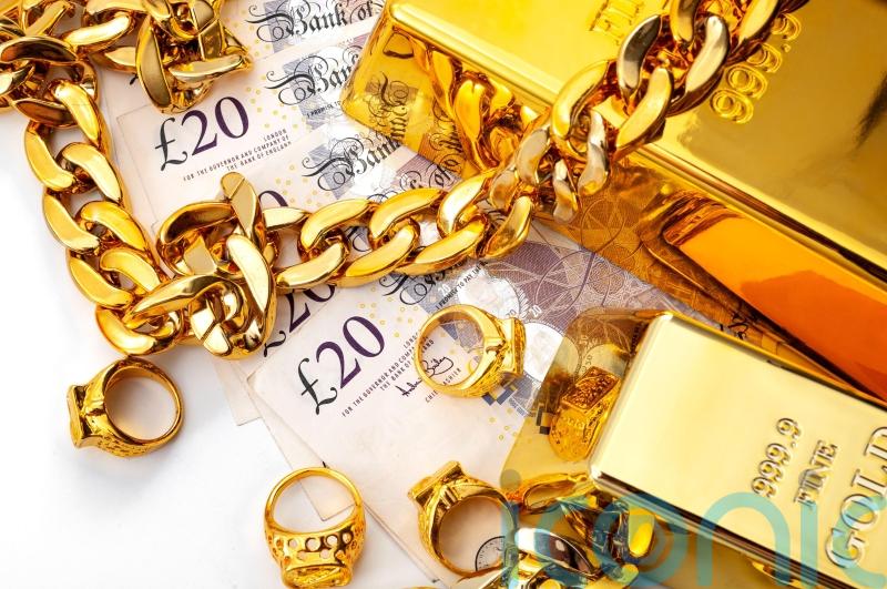 Gold glistens as FTSE 100 outdoes European peers