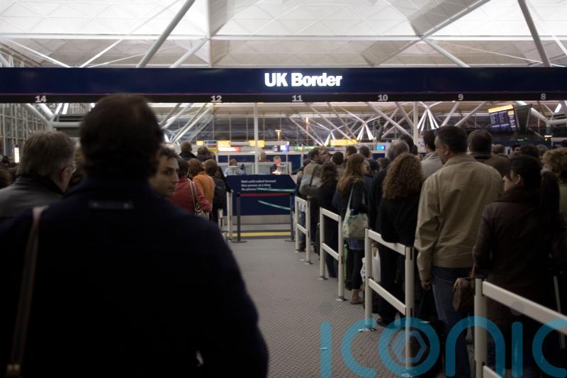 Migration drives jump in UK population of three-quarters of a million