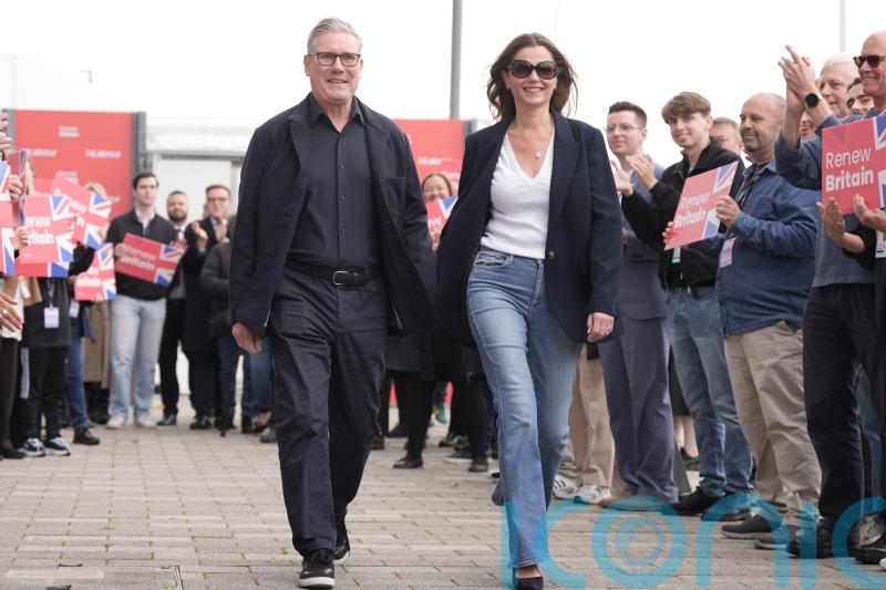 Labour focuses on threat posed by Farage as Starmer prepares for conference