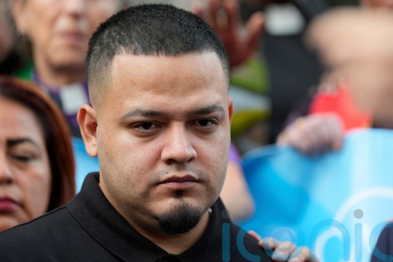Man at centre of US immigration battle loses bid for asylum