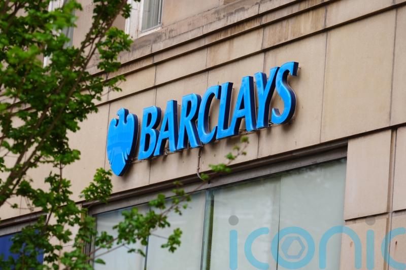 Barclays offering up to £900 to some customers to switch accounts