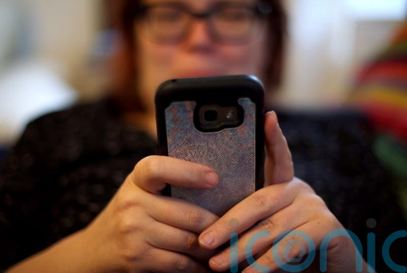 57% of adults ‘are registered to use mobile wallets as cash use declines’