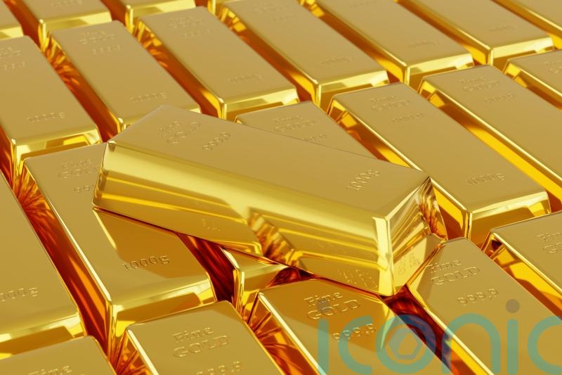 Gold hits fresh record above 4,000 US dollars