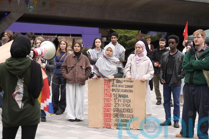 Government could crack down on chants at pro-Palestine protests, warns Starmer