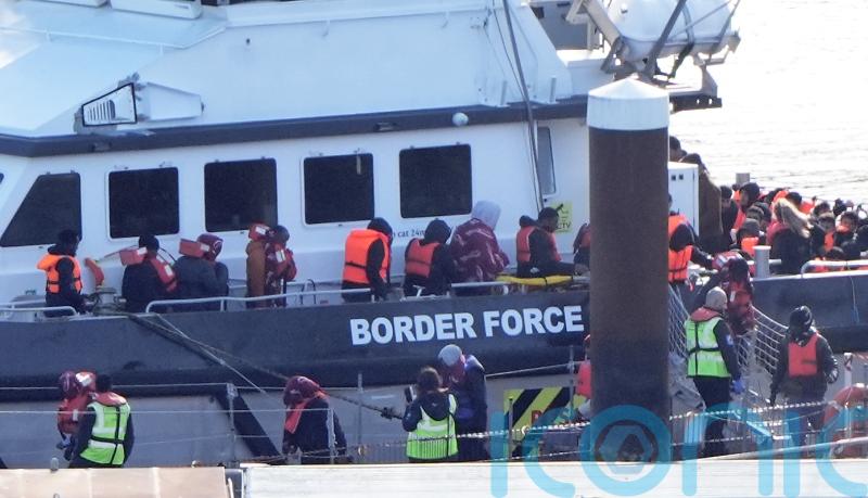 19 migrants sent to France as part of deportations deal