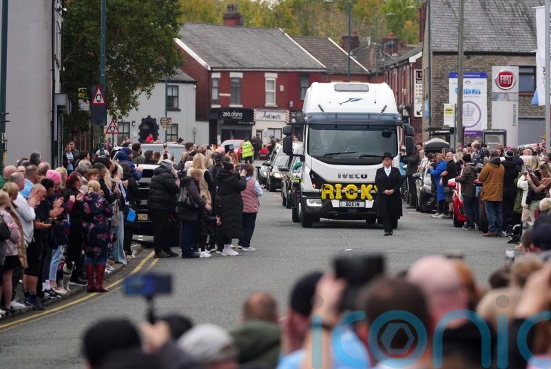 Thousands line streets of Manchester in tribute to Ricky Hatton