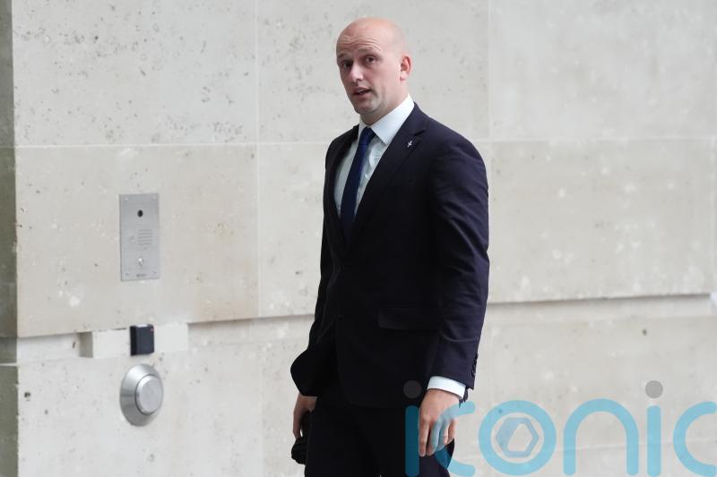 &lsquo;Extreme&rsquo; Farage and Labour forcing oil and gas workers off cliff edge &ndash; Flynn