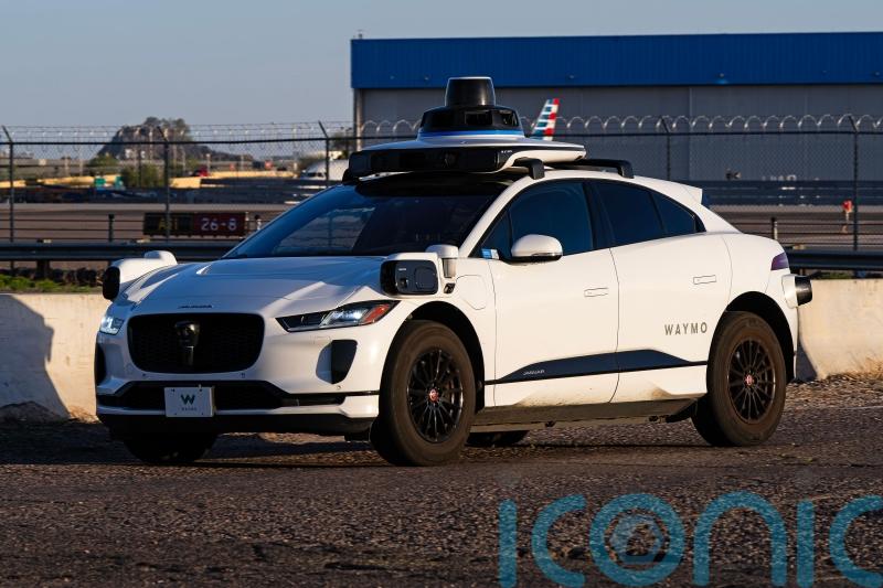Waymo to introduce driverless minicabs in London in 2026
