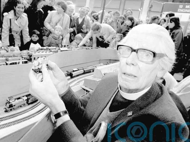 Blue plaque to be unveiled in honour of Thomas the Tank Engine creator