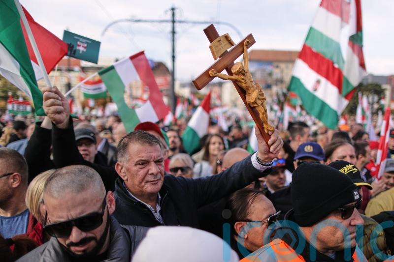 Hundreds of thousands of Hungarians attend rival rallies in Budapest