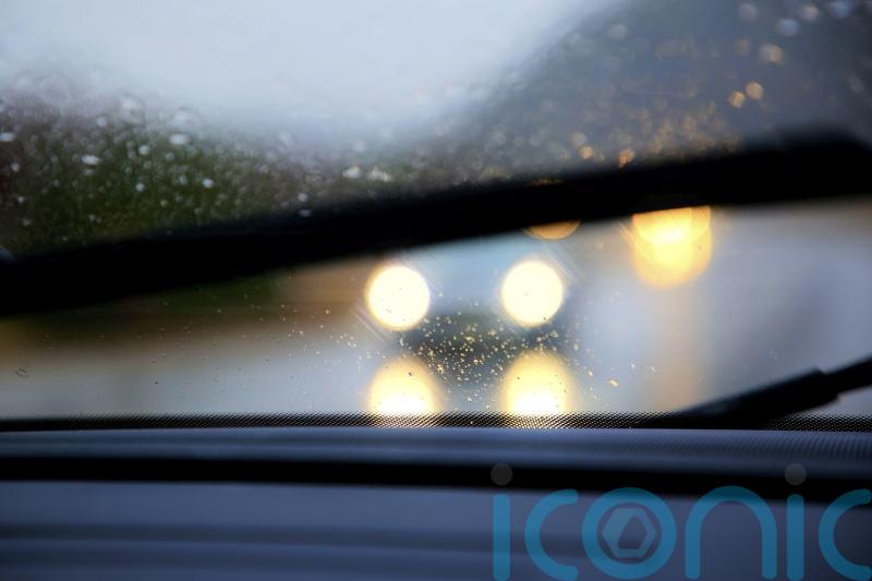 Four in five drivers worried about dazzling headlights as darker evenings arrive