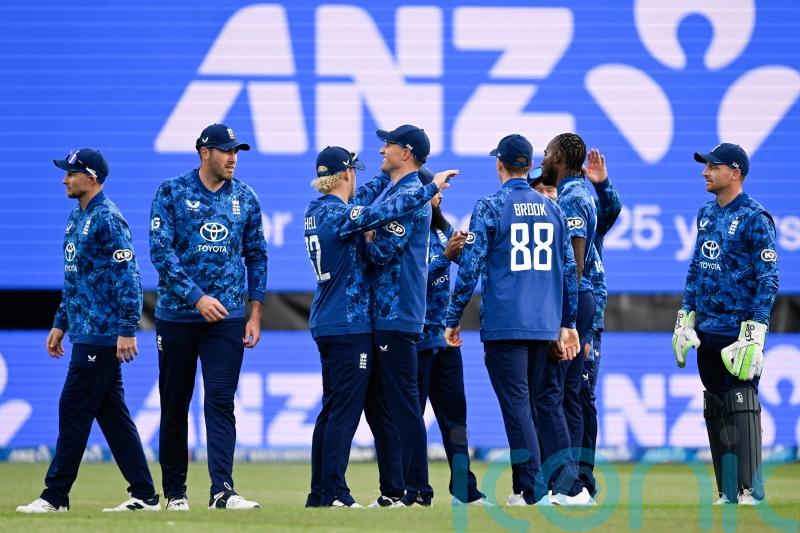 England struggle with the bat again as New Zealand clinch ODI series in Hamilton
