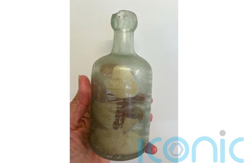 First World War soldiers’ messages in a bottle found on Australian beach