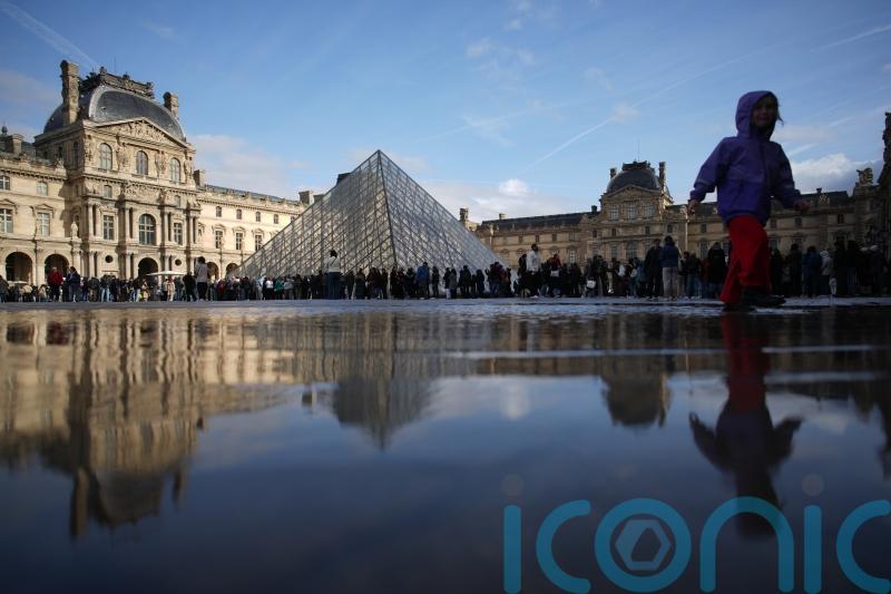 Paris police acknowledge major gaps in Louvre’s defences after jewel theft